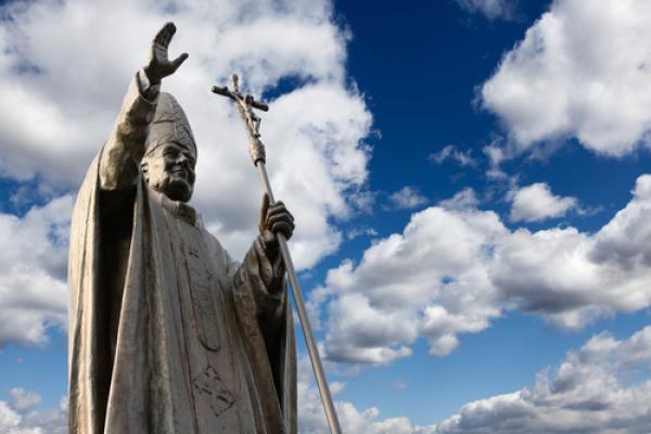 Statue of Pope John Paul II, © WDG Photo / Shutterstock.com