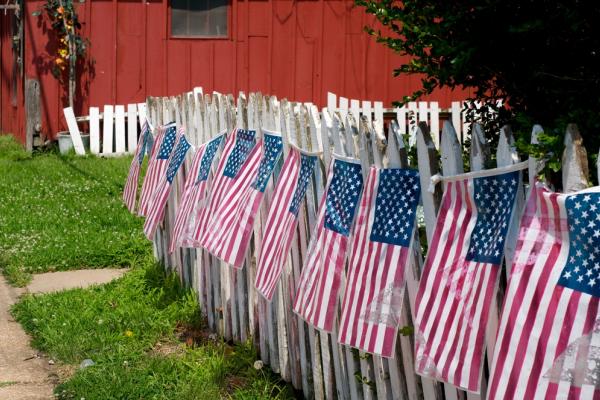 Flag decorated white picket fence, Bill Fehr / Shutterstock.com