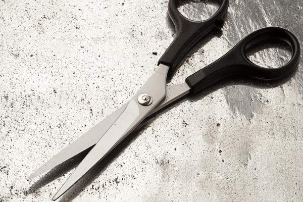 Metal scissors, Aaron Amat, Shutterstock.com