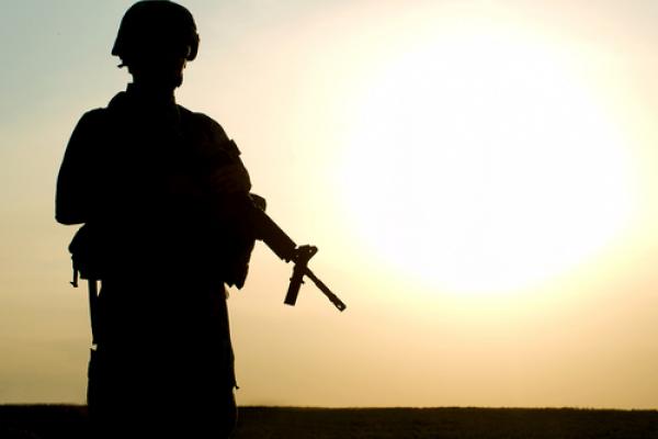 Silhouette of U.S. soldier, © Oleg Zabielin / Shutterstock.com