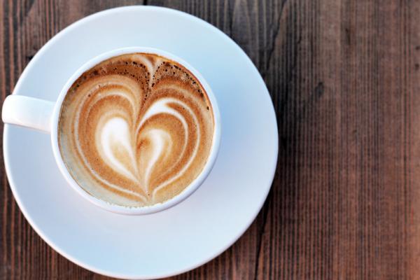 Latte photo, Dubova, Shutterstock.com