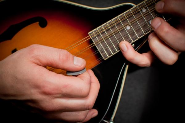 (Mandolin image by greggsphoto/ Shutterstock.com)