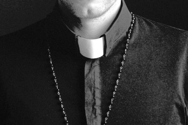 Pastor collar, Andrejs Zavadskis / Shutterstock.com