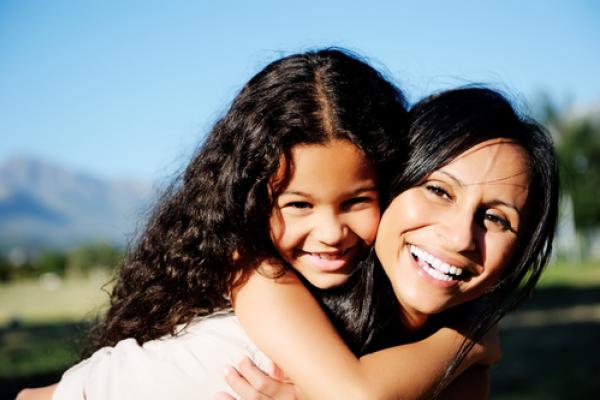 Mother and daughter, Warren Goldswain / Shutterstock.com