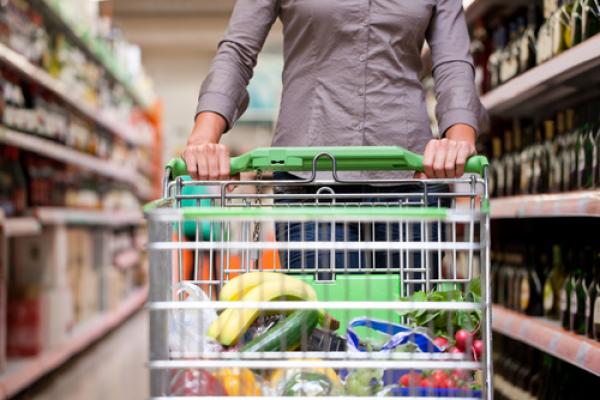 Photo: Grocery shopping, Kzenon / Shutterstock.com
