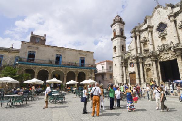 Cathedral of San Cristobal, Pedro Salaverría, Shutterstock.com