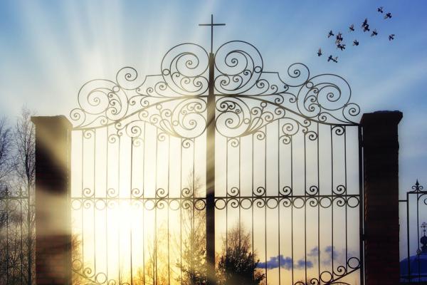Gates of heaven, Kichigin/Shutterstock.com