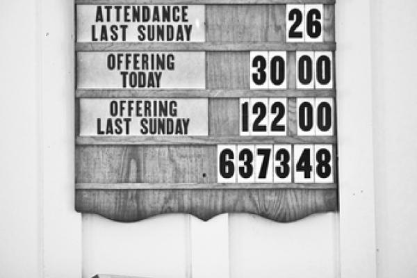 Church attendance board, SUSAN LEGGETT / Shutterstock.com