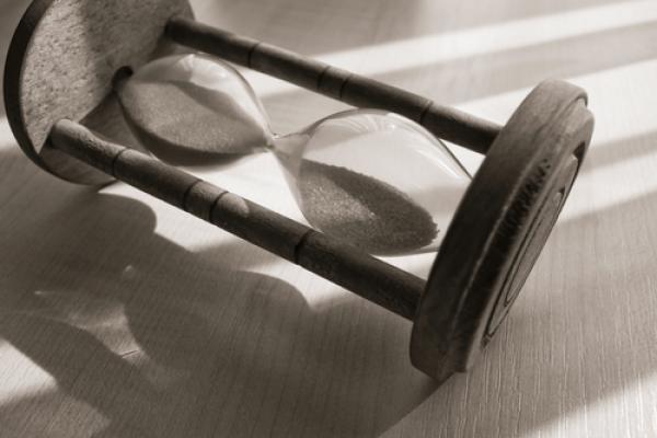 Photo: Hourglass, © Mihai Simonia/ Shutterstock.com