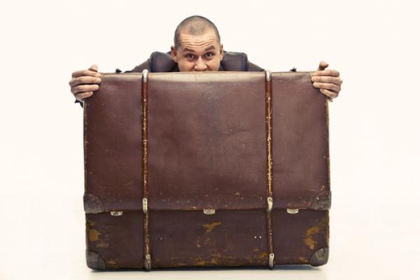 Excess baggage illustration, bezikus / Shutterstock.com