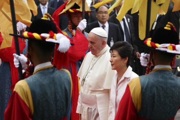 Pope Francis and South Korean President Park Geun-hye on Thursday (August 14). I
