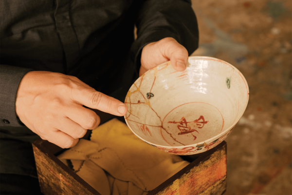 Mako Fujimura holds a bowl with golden kintsugi cracks. 