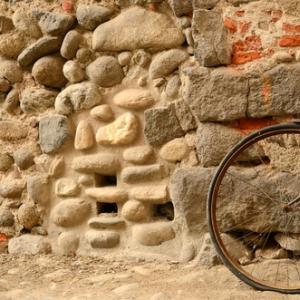 An old bicycle. Image courtesy MaPaSa/shutterstock.com.