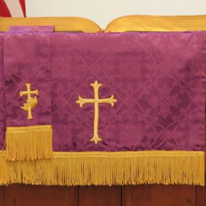 Church pulpit with flag behind, Christina Richards / Shutterstock.com