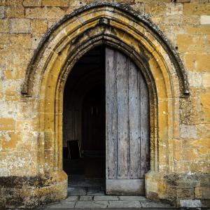 Open church door, Dutourdumonde Photography / Shutterstock.com