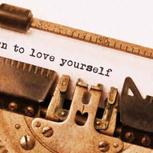 Vintage Typewriter. Photo via Micha / Shutterstock.com