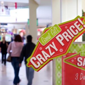 Black Friday shopping, Kenishirotie / Shutterstock.com