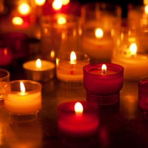 Candles photo, Ekaterina Pokrovsky / Shutterstock.com