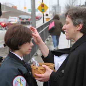 Rev. Kara Wagner Sherer imposes ashes on a passerby. Photo via Canticle Communications / RNS Photo via Canticle Communications / RNS