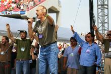 Lou Engel (center with mic) at the Call Nashville event in 2007. Image via Wiki 