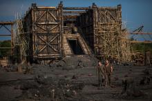Logan Lerman is Ham and Russell Crowe is Noah in NOAH, © MMXIV Paramount Pictures Corporation and Regency Entertainment (USA) © MMXIV Paramount Pictures Corporation and Regency Entertainment (USA)