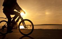 Cyclist at sunset, maradonna 8888 / Shutterstock.com Cyclist at sunset, maradonna 8888 / Shutterstock.com