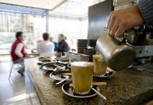 Cafe scene, kgelati / Shutterstock.com Cafe scene, kgelati / Shutterstock.com