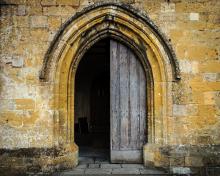 Open church door, Dutourdumonde Photography / Shutterstock.com