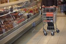Grocery shopping budget, Picsfive / Shutterstock.com