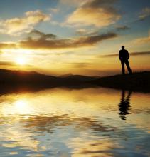 Silhouette of man in front of sunset, Galyna Andrushko / Shutterstock.com Silhouette of man in front of sunset, Galyna Andrushko / Shutterstock.com