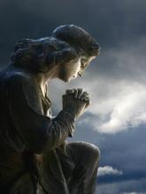 Praying statue, antoniomas / Shutterstock.com Praying statue, antoniomas / Shutterstock.com