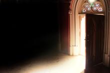 Opened church door, Benjamin Haas, Shutterstock.com Opened church door, Benjamin Haas, Shutterstock.com