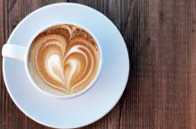 Latte photo, Dubova, Shutterstock.com