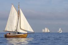 Three ships on a calm sea, © Nadezhda Bolotina / Shutterstock.com Three ships on a calm sea, © Nadezhda Bolotina / Shutterstock.com