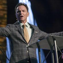 Ronnie Floyd speaks at the opening of the 2014 Southern Baptist Convention Pasto