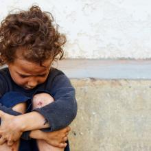 A child sits alone. Image via Olesia Bilkei/shutterstock.com