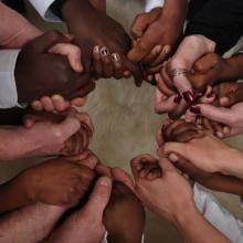 Photo: Prayer circle, © Brett Jorgensen / Shutterstock.com