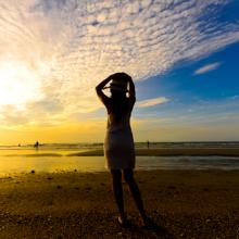 Photo: Young woman at the sea, Nuiiko / Shutterstock.com