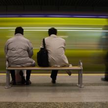 Photo: People waiting, © phototr  / Shutterstock.com