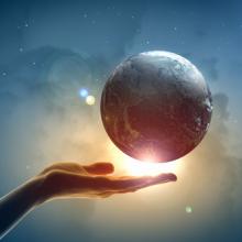 Hand holding the world, Sergey Nivens / Shutterstock.com