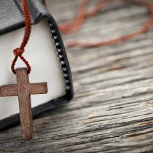 Cross & hymnal, Elena Elisseeva / Shutterstock.com