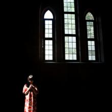 Woman in church, fztommy / Shutterstock.com