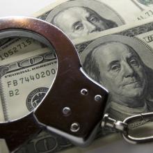 Handcuffs and money, Siarhei Fedarenka /Shutterstock.com