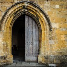 Open church door, Dutourdumonde Photography / Shutterstock.com