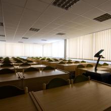 Photo: Empty classroom, Arcady / Shutterstock.com