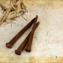 Crown of thorns and nails, Jill Battaglia / Shutterstock.com