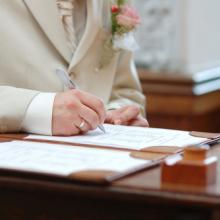 Photo: Marriage license, © MNStudio / Shutterstock.com