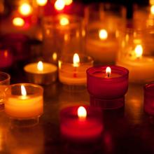 Candles photo, Ekaterina Pokrovsky / Shutterstock.com