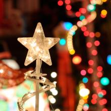 Photo: Christmas lights: © Jorge Salcedo / Shutterstock.com
