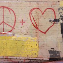 Banksy stencil grafitti in San Francisco. Radoslaw Lecyk / Shutterstock.com